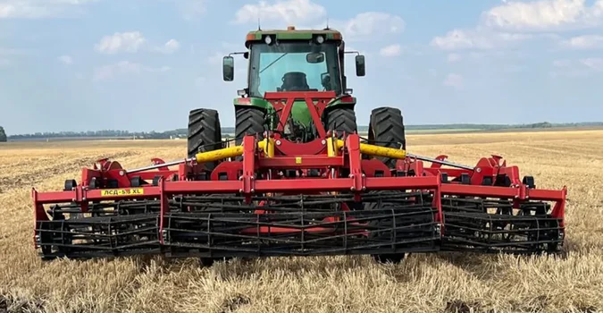 Дисковий лущильник ТМА ЛСД-5,3 XL на лущенні стерні після жнив